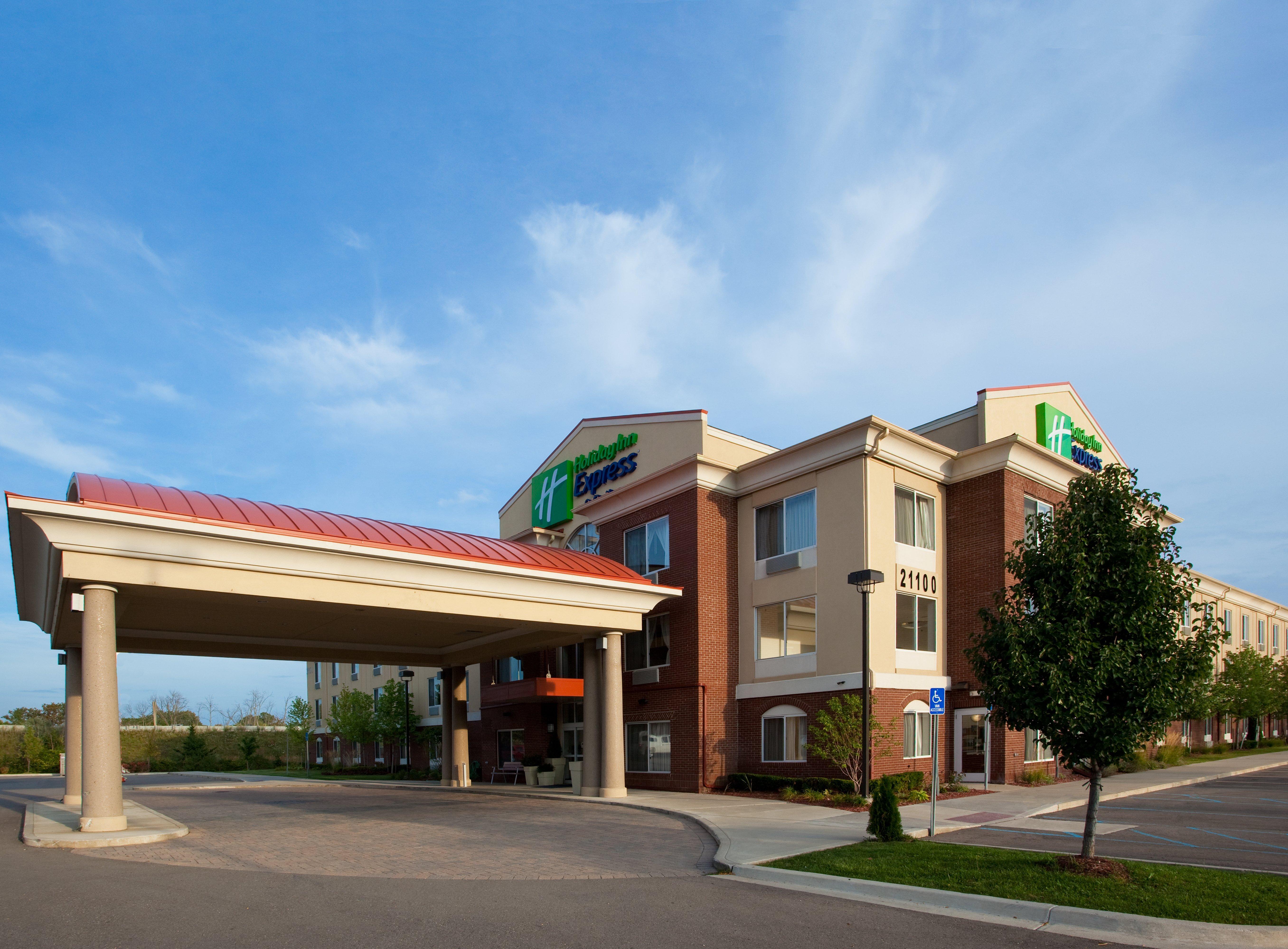 Holiday Inn Express & Suites Detroit - Farmington Hills By Ihg Northville Dış mekan fotoğraf